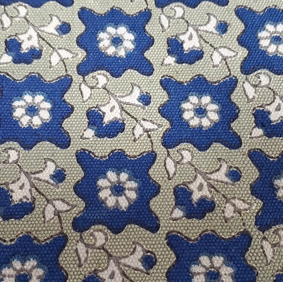 Set Of Twelve Matching Placemats - Picture 5 of 6